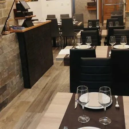 Restaurante Oviedo לוארקה