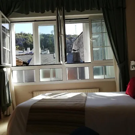 فندق Restaurante Oviedo لواركا